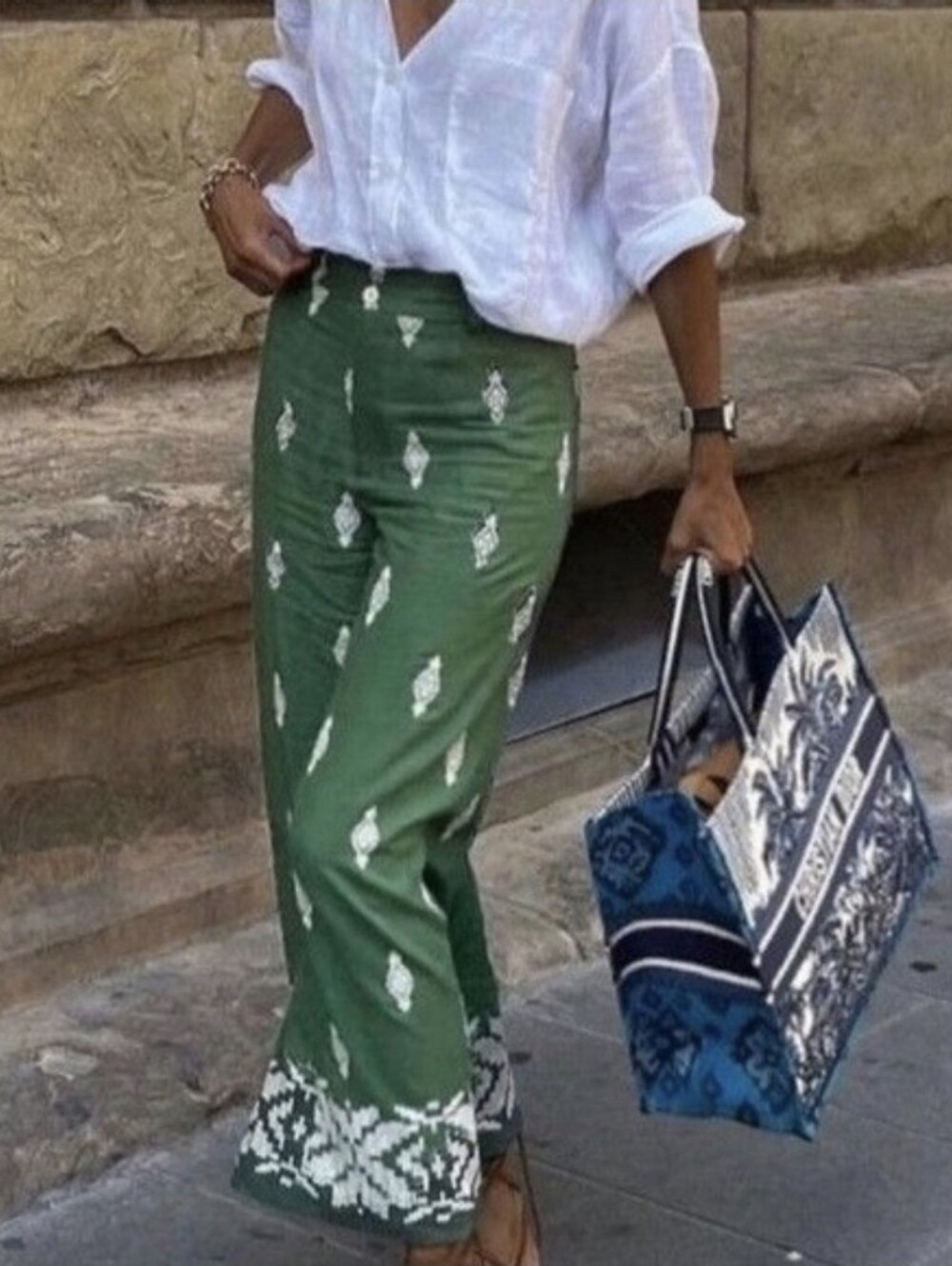 Zara Linen Blend Green With White Embroidered Cropped Pants Size Medium